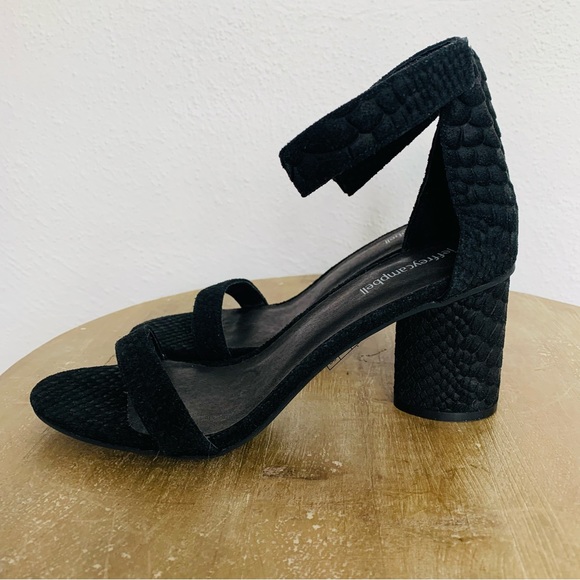 Jeffrey Campbell Laura Ankle Strap Heeled Sandals Black Suede Embossed Size 8 - Picture 4 of 12